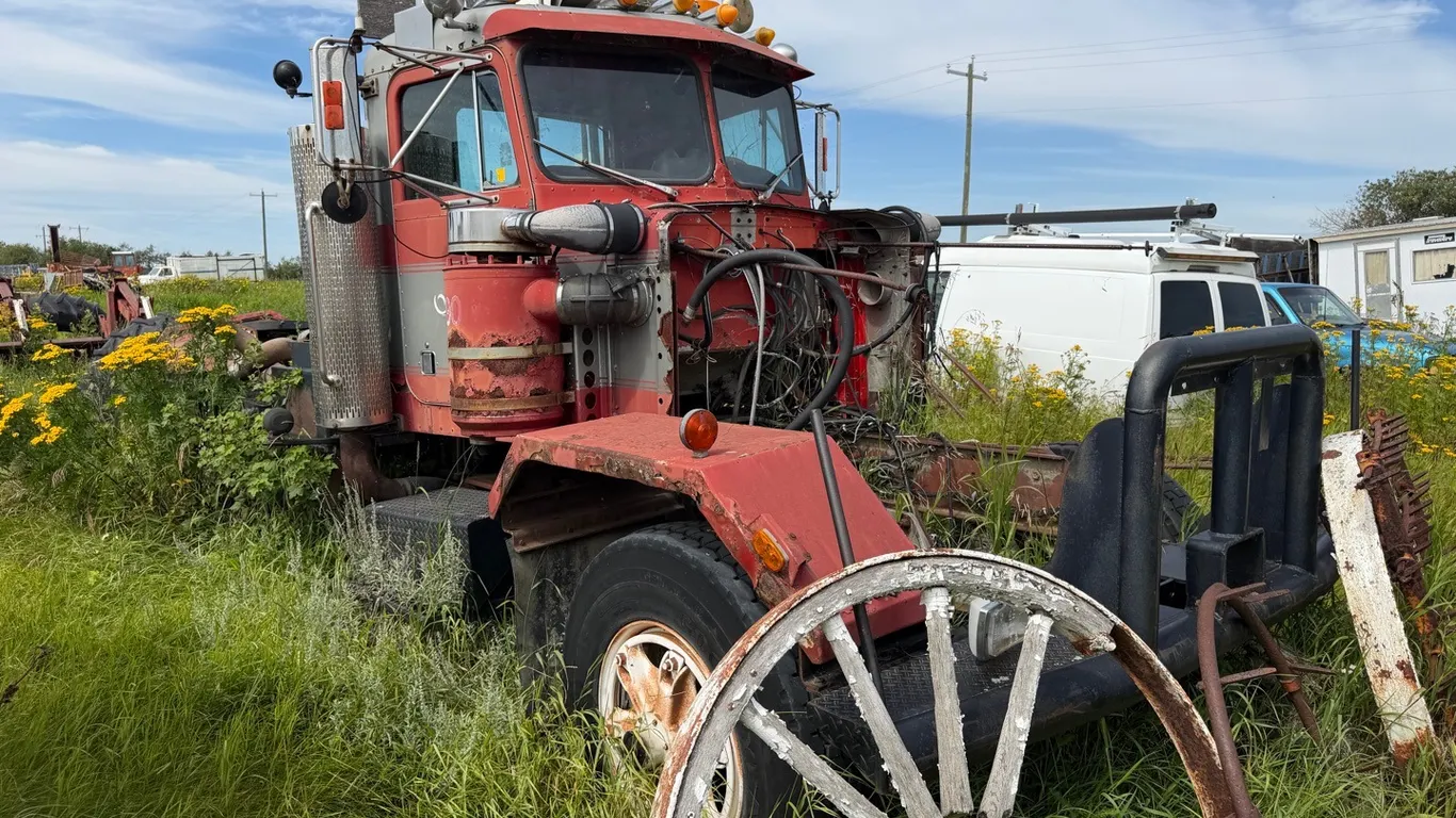 Peterbilt Winch Truck, No motor, Good deck