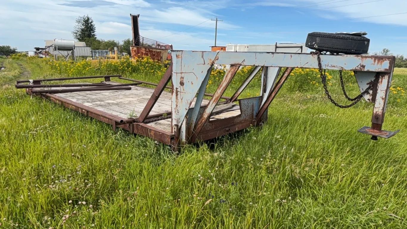 20’ 5th Wheel Trailer, Twin Axle, Needs suspension repair
