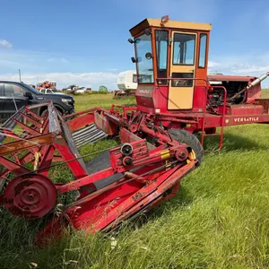 Versatile 400 Swather w/ Cab, Batt Reel, S/N 4003010781