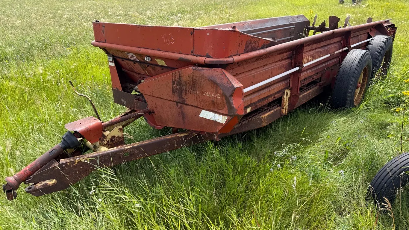 Sperry New Holland 679 Manure Spreader w/ Newer Wood Deck, S/N 436002