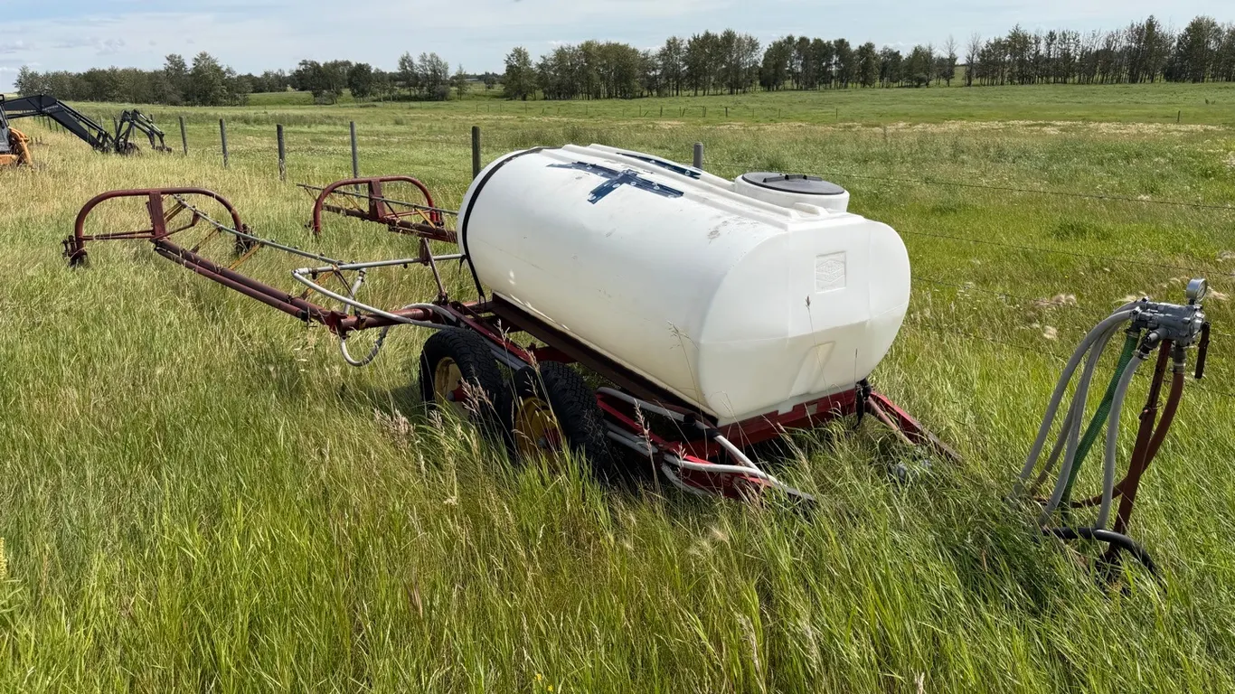 Pull Type Sprayer, Poly Tank (Damaged)