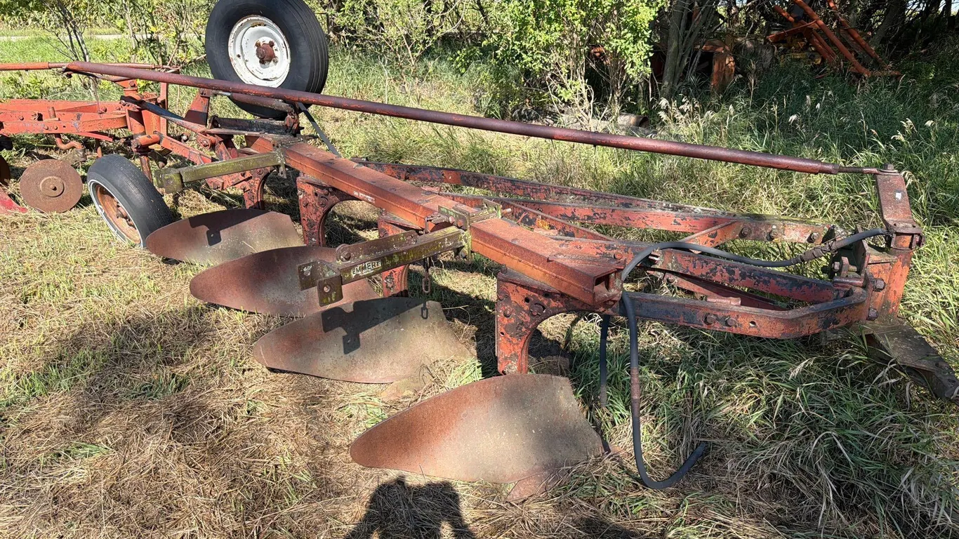 International 540 4 Bottom Plow