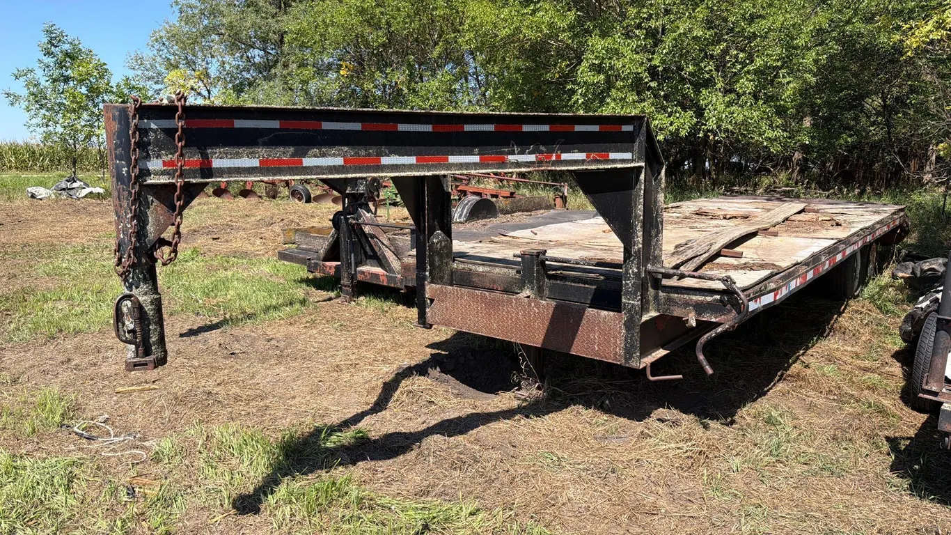 8ft x 24ft Gooseneck Flatbed Trailer