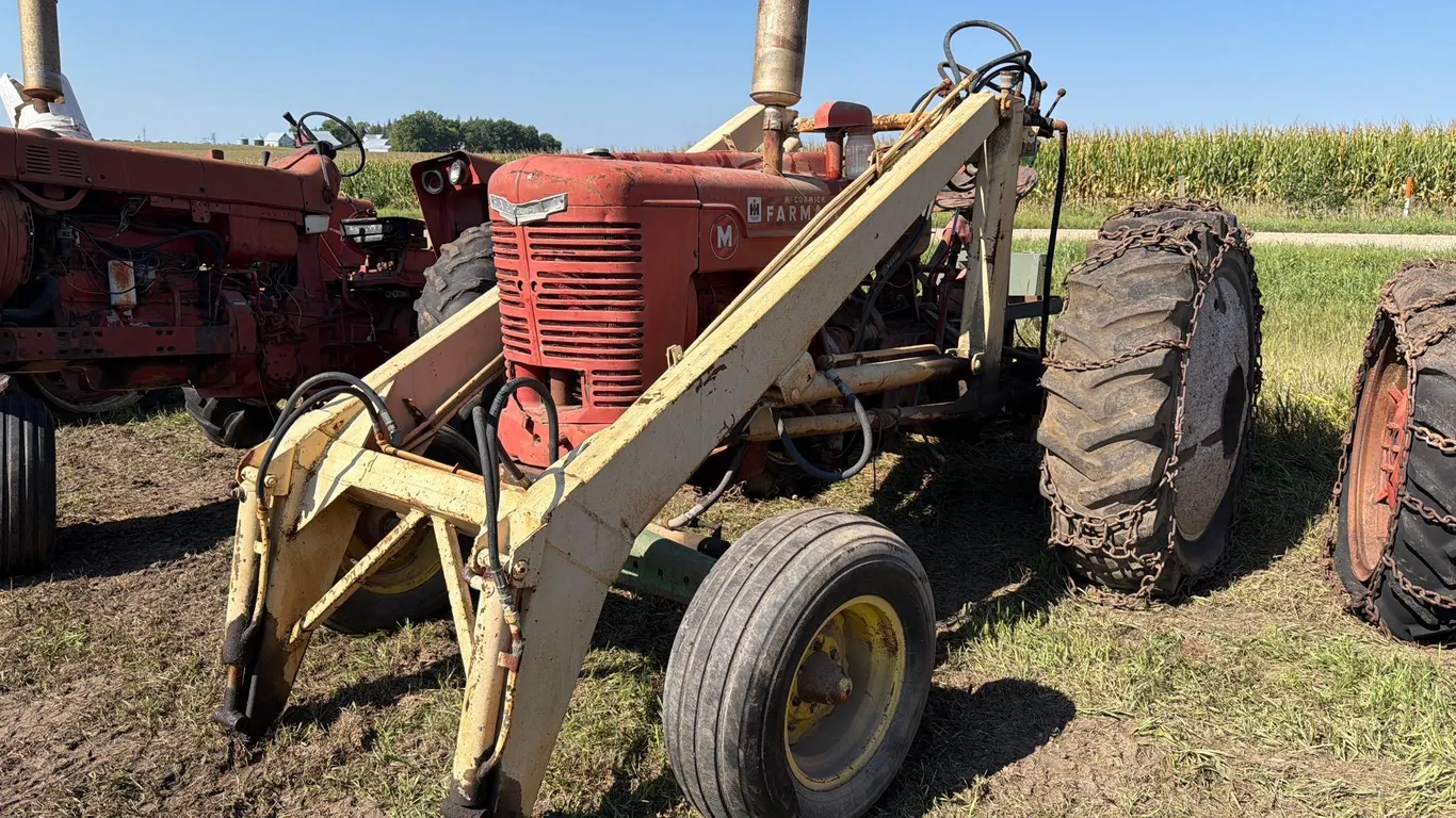 Farmall M Tractor w/ Loader