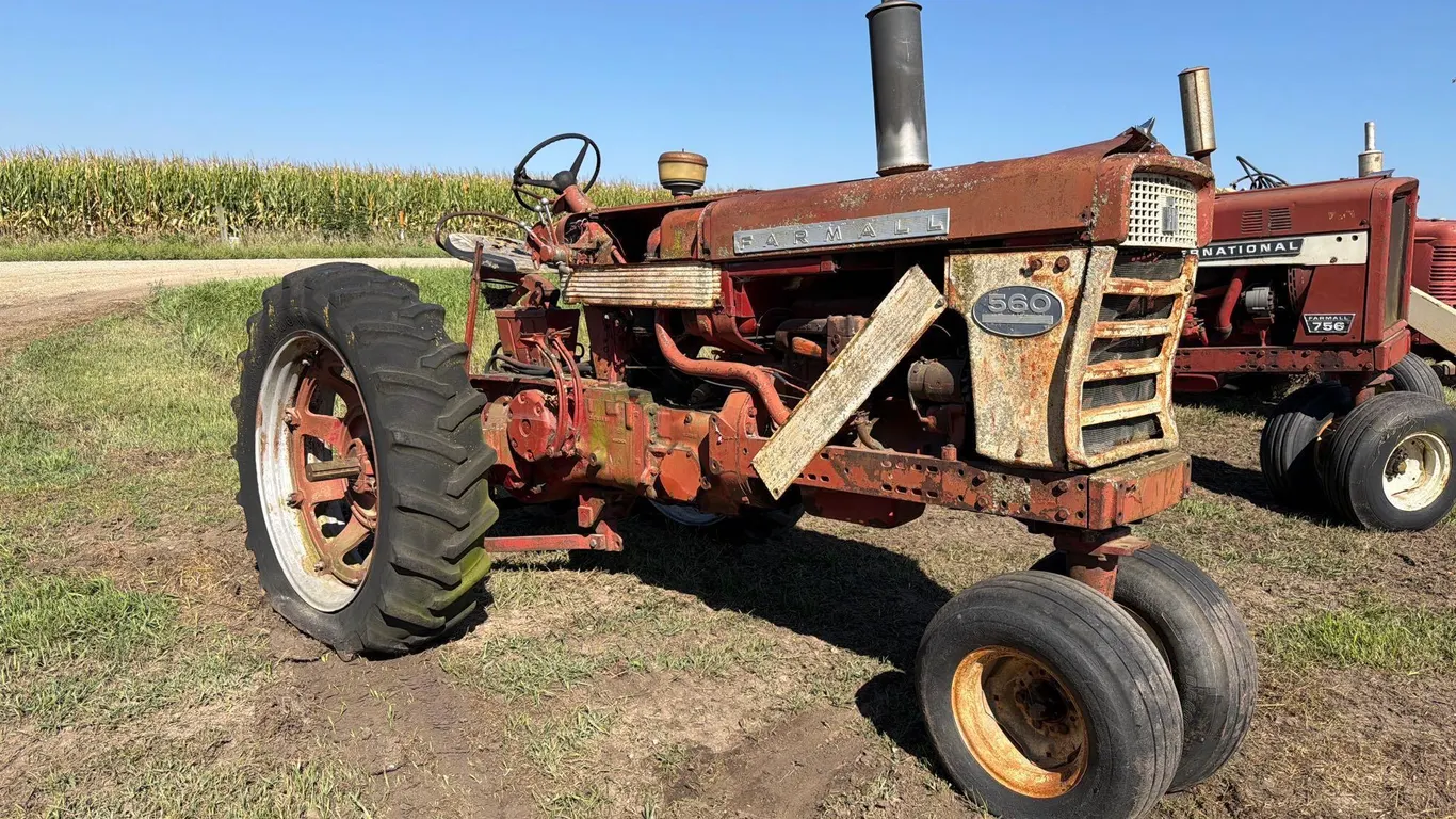 Farmall 560 Tractor