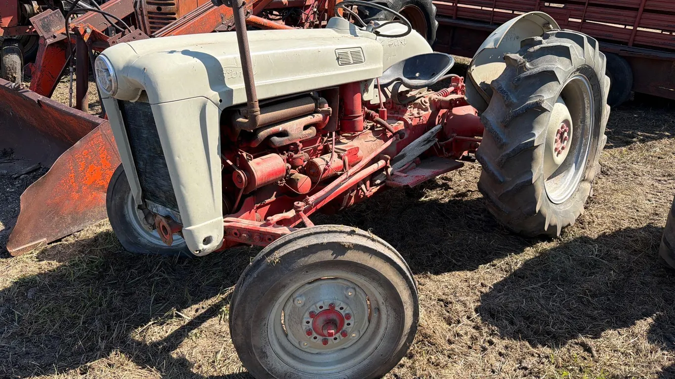 Ford 800 Tractor