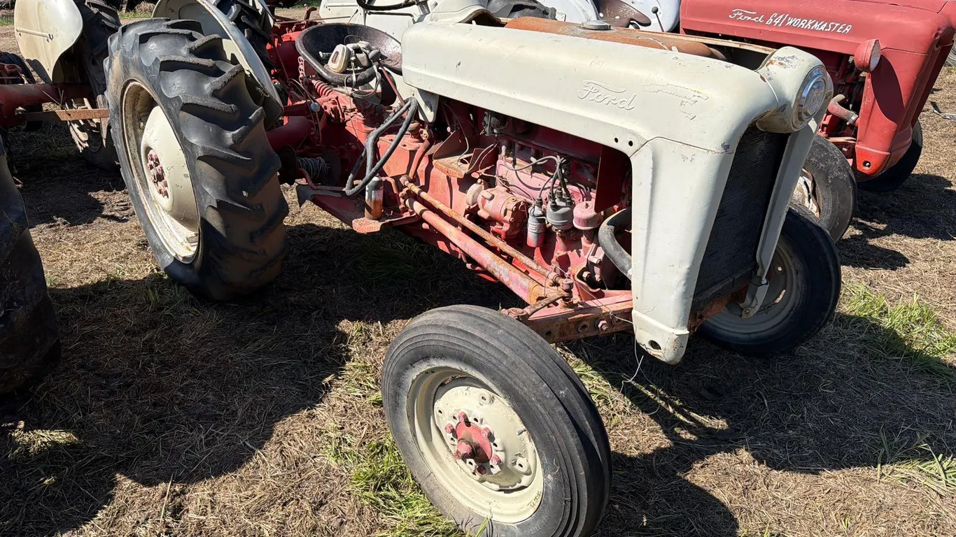 Ford 800 Tractor