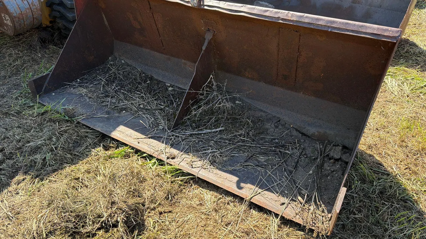 Skidloader 72” Quick Tach Bucket