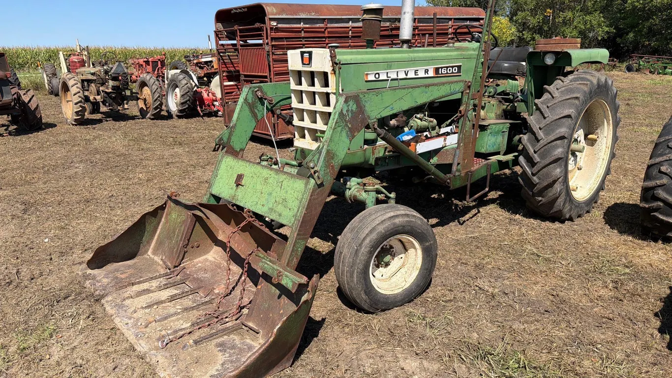 Oliver 1600 Tractor with Loader