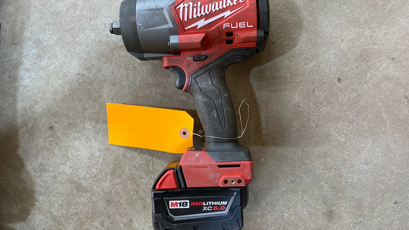 Milwaukee M18 FUEL 1/2" Impact Wrench with Battery