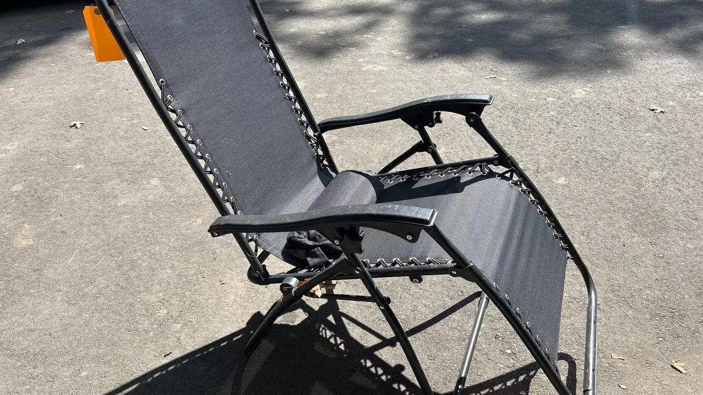 (2) Zero Gravity Folding Lounge Chairs