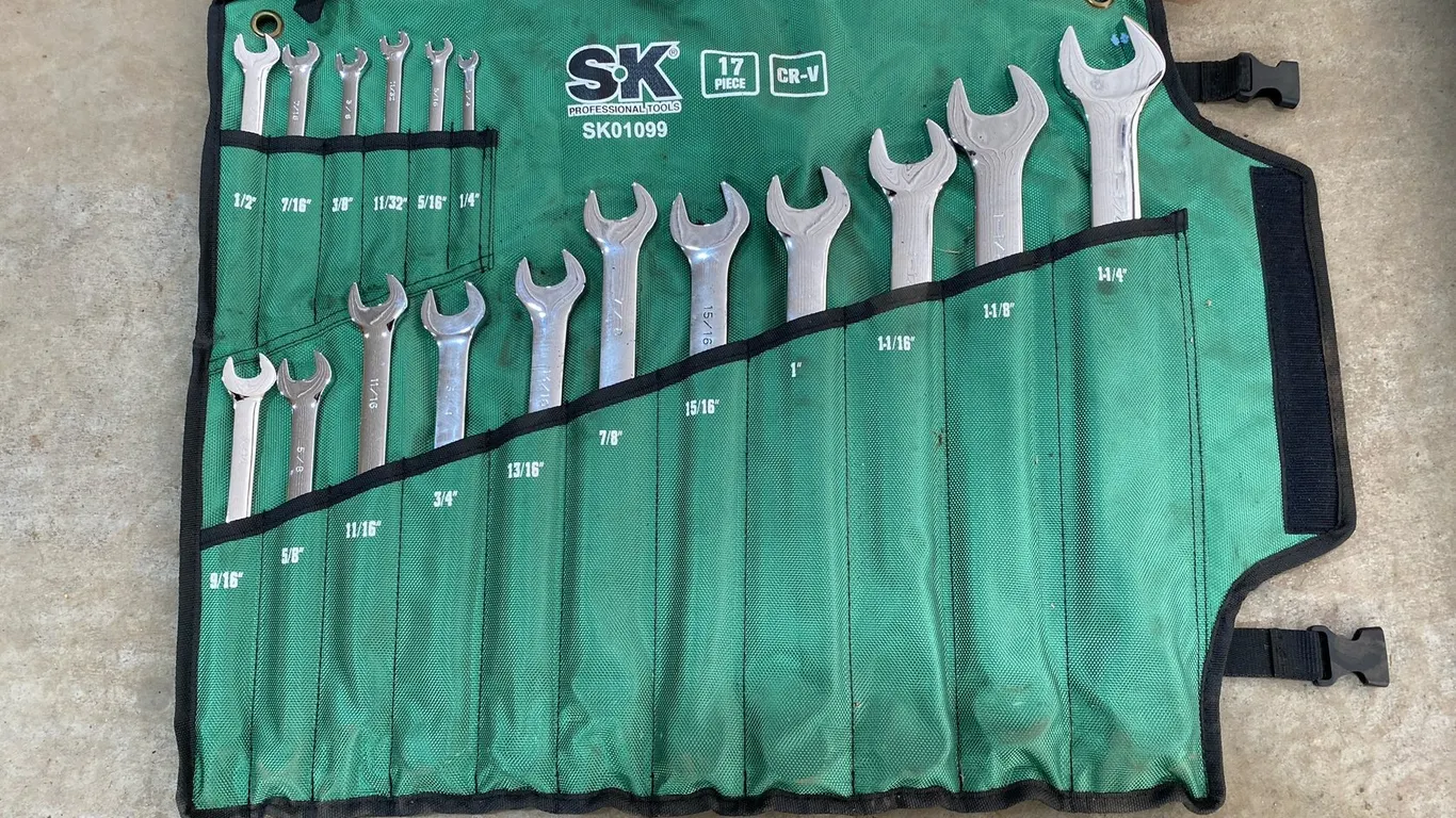SK Professional Tools SK01099 17 Piece Wrench Set