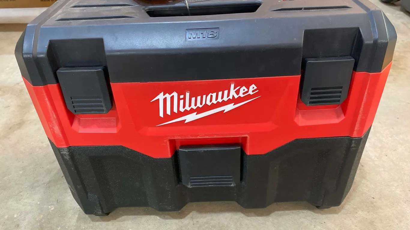 Milwaukee M18 18V 2 Gallon Wet Dry Vacuum
