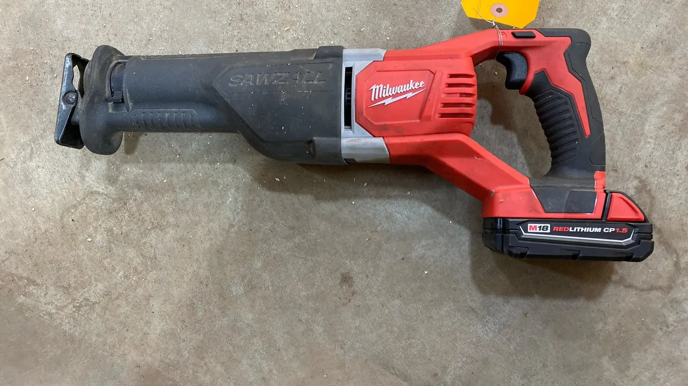 Milwaukee M18 Sawzall Cordless Reciprocating Saw with Battery