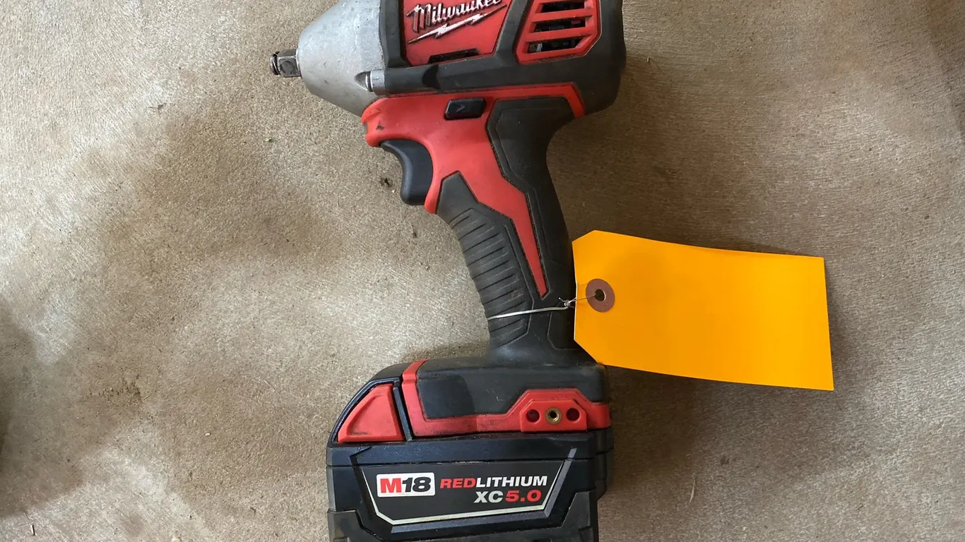 Milwaukee M18 3/8" Cordless Impact Wrench with Battery
