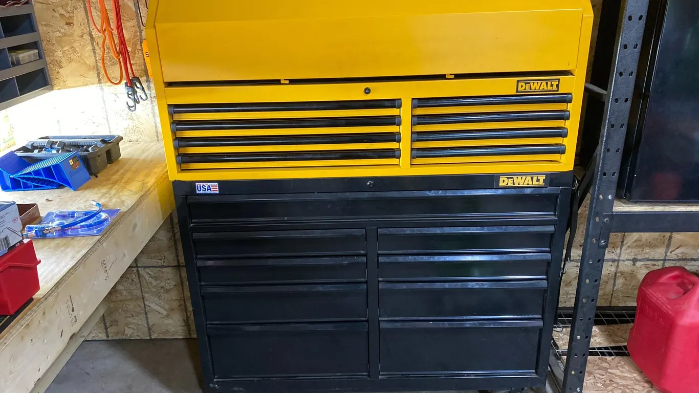 DeWalt 2 Piece Rolling Tool Cabinet and Top Chest Combo