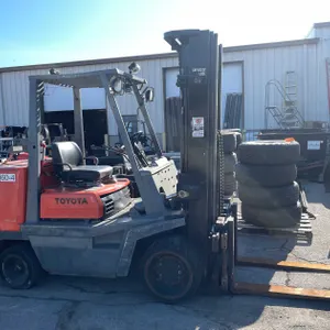 Toyota 10,000lb lift Capacity Forklift (O3)