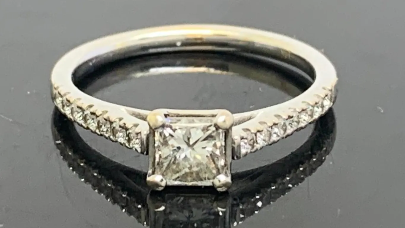 0.68CTW Diamond Ring With 0.54 Carat Center VS2 Clarity J Color