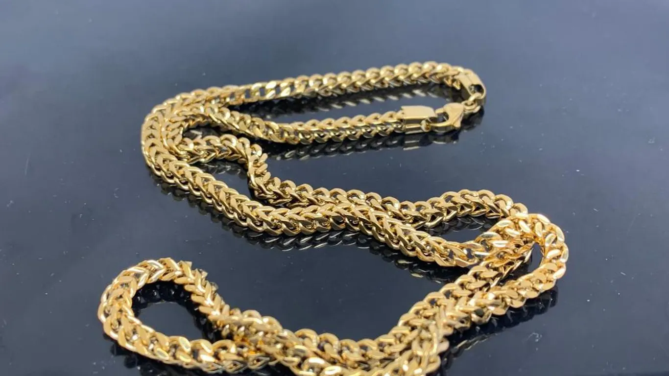 Gold Tone Necklace