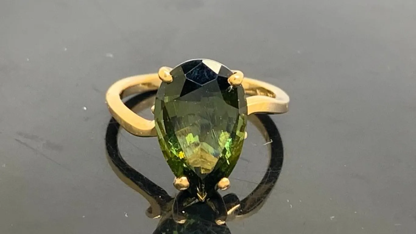 14K Yellow Gold Ring With Green Gemstone