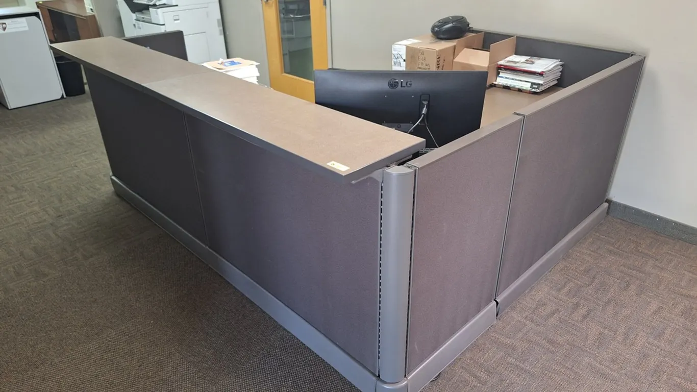 Reception Desk Assembly with Chair, 96"x84"x40"
