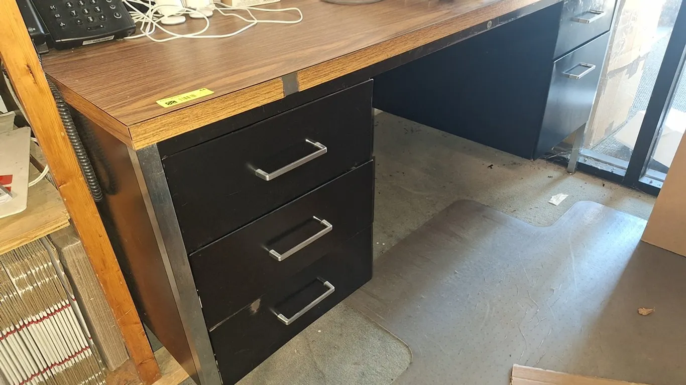 Wood/Metal Desk, 60"x36"x28"