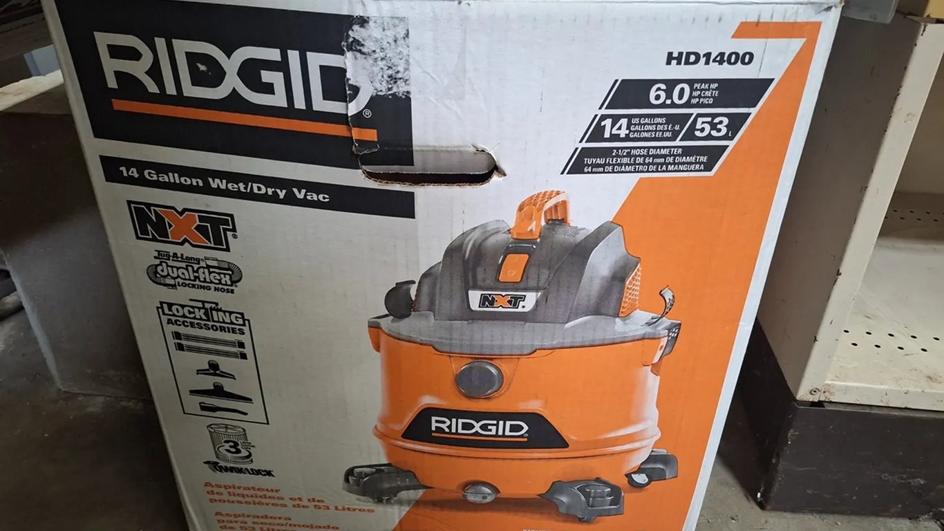 Ridgid 6HP/14 Gallon Shop Vac on Wheels with Accessories