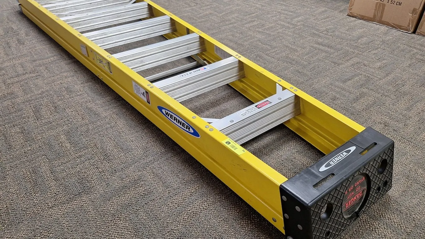 Werner 8' Fiberglass Ladder