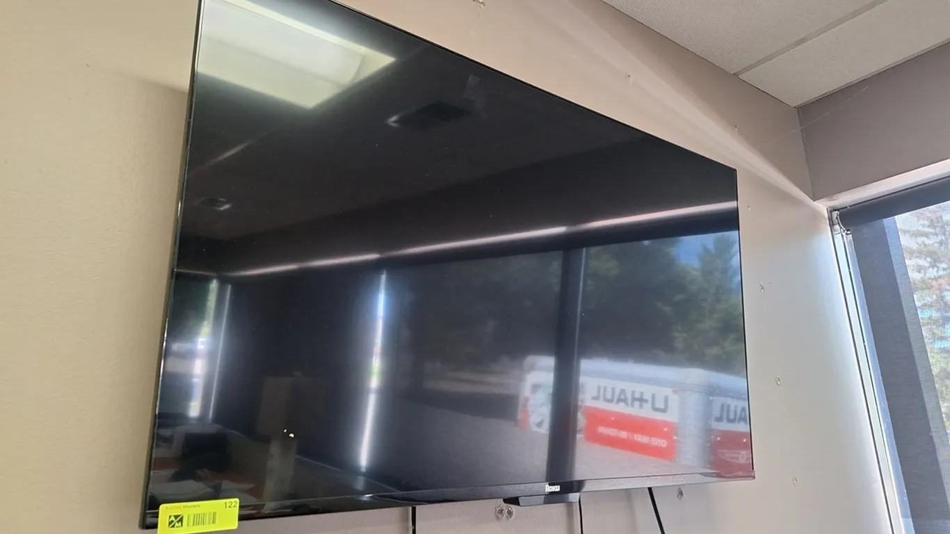 42" Roku LED TV with Wall Mount