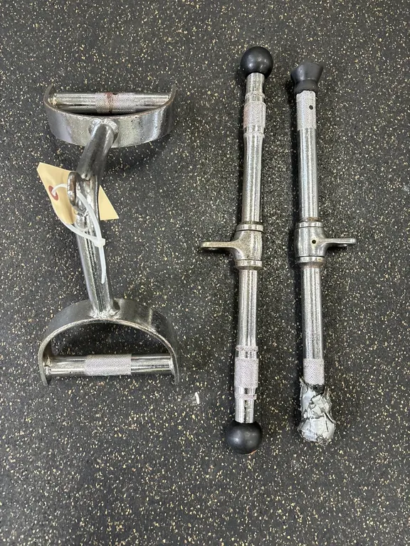 (3) Cable Bar system Attachments: (1) Dual D- Handle and (2) Single Grip Revolving Bars