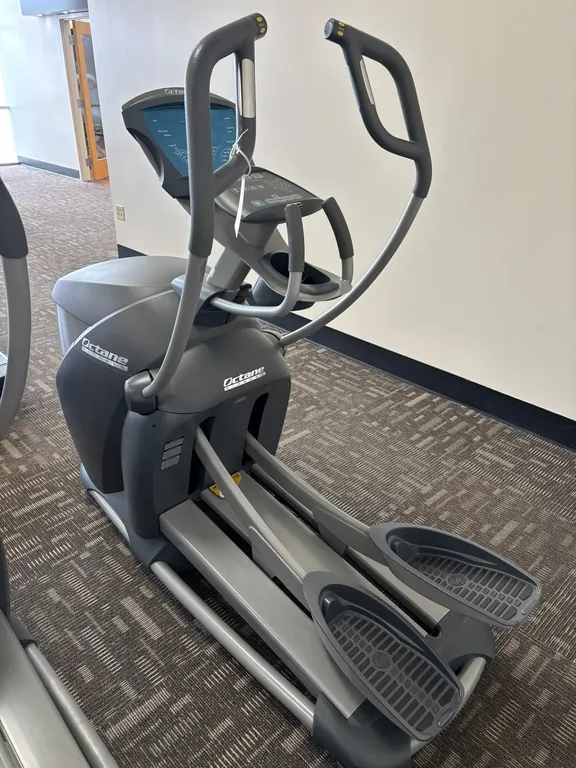 Octane Fitness, Pro3700 Elliptical Trainer