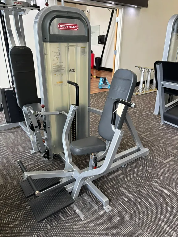 Star Trac IMPACT Chest Press Machine