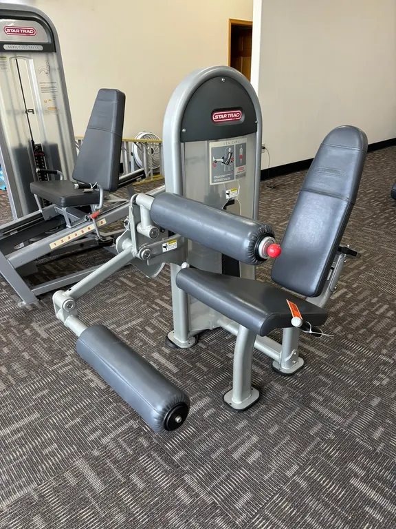 Star Trac INSTINCT Leg Curl Machine