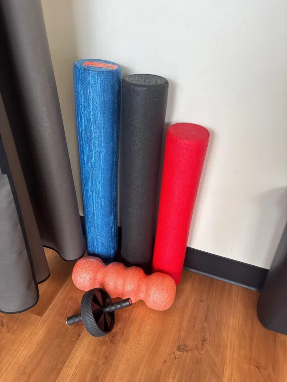 (4) Foam Rollers and Wheel