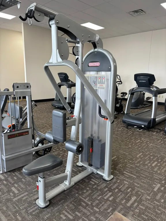 Star Trac INSTINCT Vertical Row/ Lat Pull Down