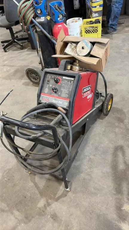 Lincoln 110 meg welder with wire