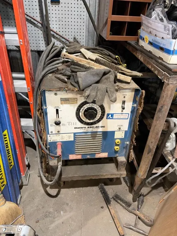 Miller 250-AC/DC with gloves and helmet