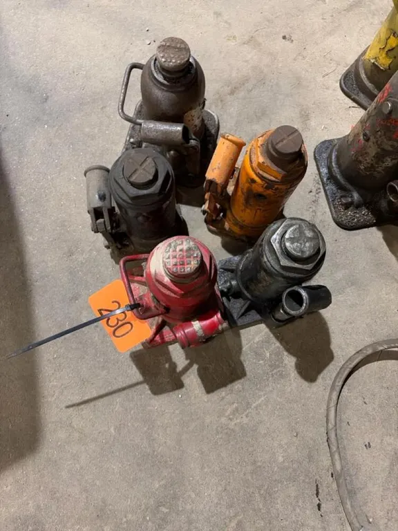 5- hydraulic bottle jacks