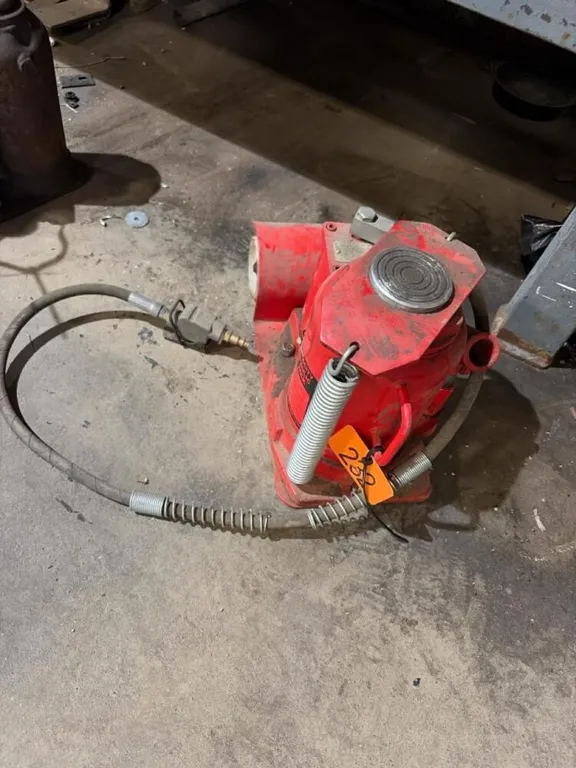 Hydraulic bottle jack air
