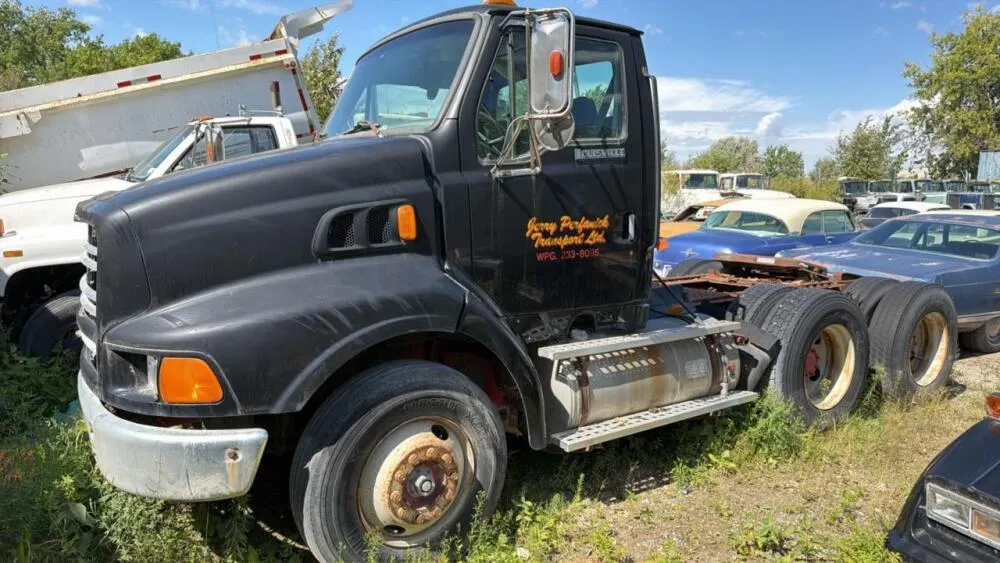 1997 Ford Louisville day cab highway tractor
