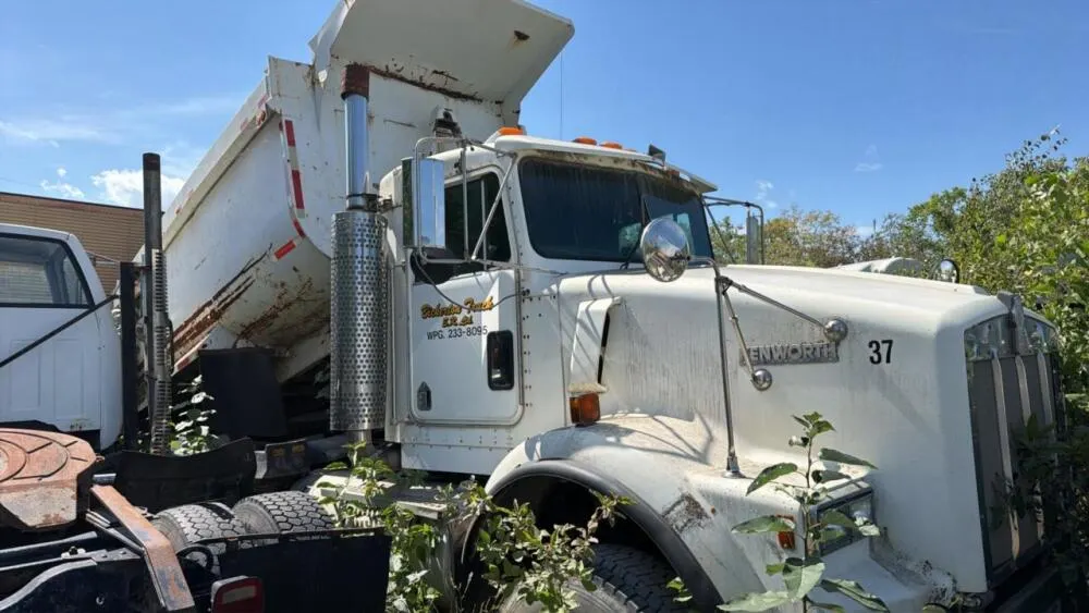 1993 Kenworth tandem w/gravel box