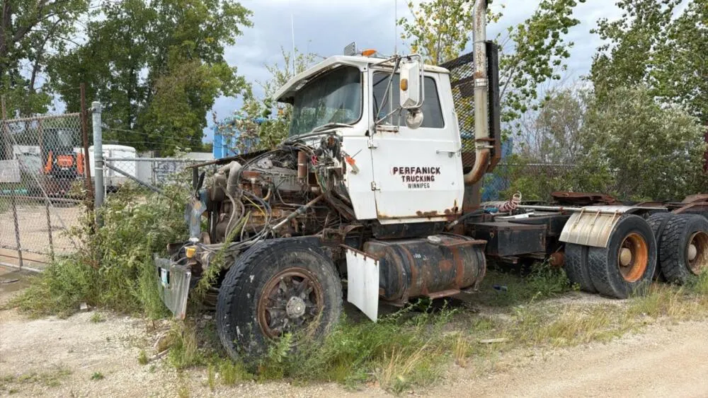 Ford highway tractor for parts NO TOD