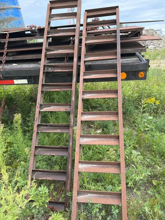 Heavy duty trailer ramps