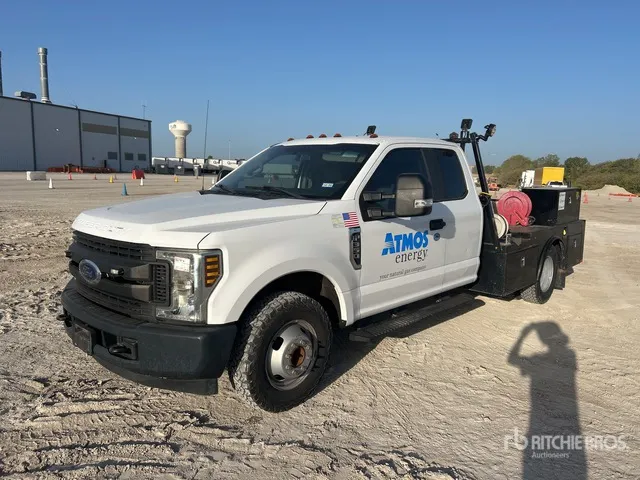 2018 Ford F-350 4x2 Extended Cab Flatbed Truck