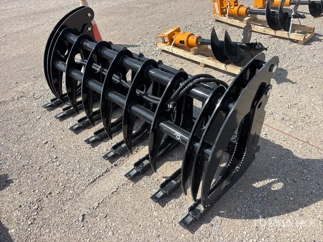 2026 GIYI GY-CLG72 72 in Skid Steer Root Rake (Unused)