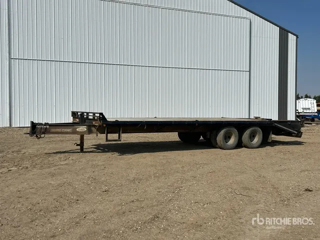 2012 Suretrac 25 ft T/A Equipment Trailer