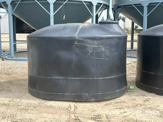1600 gal Poly Water Tank
