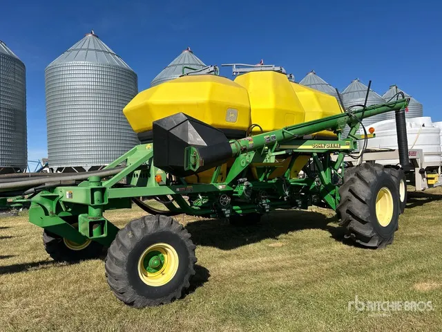 2002 John Deere 1900 250 bu Tow-Behind Air Cart