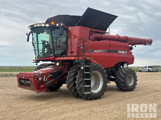 2015 Case 8240 Combine Harvester