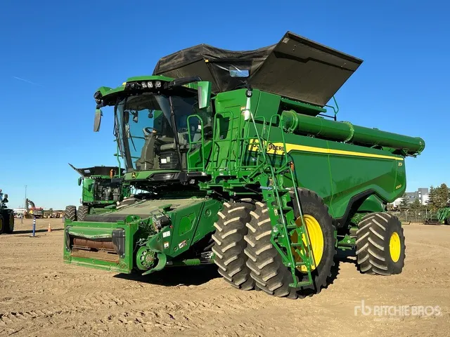 2023 John Deere X9 1000 Signature Edition Combine Harvester